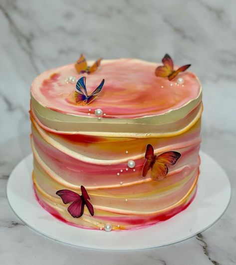 Sunset Theme Cake, Girly Birthday Cakes For Women, Orange Birthday Cake For Women, Orange Butterfly Cake, Orange Cake Aesthetic, Sunset Birthday Cake, Monarch Butterfly Cake, Orange Cake Design, Pink And Orange Cake