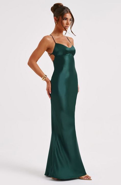 Dark Green Long Dress Formal, Jewel Toned Dresses Formal, Emerald Maxi Dress, Prom Dresses Silk Satin, Prom Dresses For Olive Skin Tone, Bridesmaids Dresses Emerald Green, Long Dark Green Silk Dress, Uk Formal Dresses, Simple Cute Prom Dresses