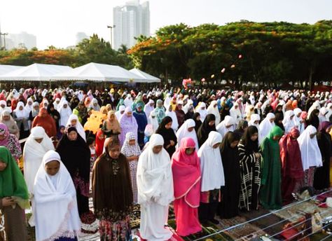 Most Asia countries perform Eid al-Fitr prayer Eid al-Fitr mass prayer is one of the rituals marking the end of the holy fasting month of Ramadan. Here are some photos of Muslims in Asian countries such as Indonesia, Pakistan, Philippines, Taiwan and Thailand, performing the Eid prayer on Sunday. Eid al-Fitr will be marked in Iran as well as some other countries on Monday. www.ifilmtv.com/english/ Eid Prayer, Asia Countries, Month Of Ramadan, Asian Countries, Eid Al Fitr, Other Countries, The Philippines, Iran, Ramadan