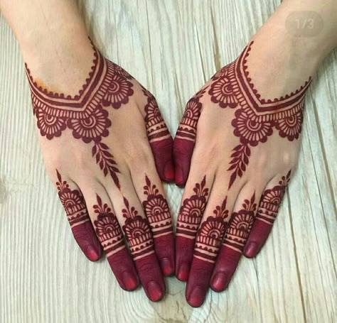 Tidak sempurna pengantin tanpa inai atau lukisan henna Inai Pengantin, Tato Henna, Finger Henna Designs, Henna Tattoo Hand, Bridal Mehendi Designs Hands, Henna Art Designs, Simple Henna Tattoo, Beginner Henna Designs, Mehndi Design Pictures