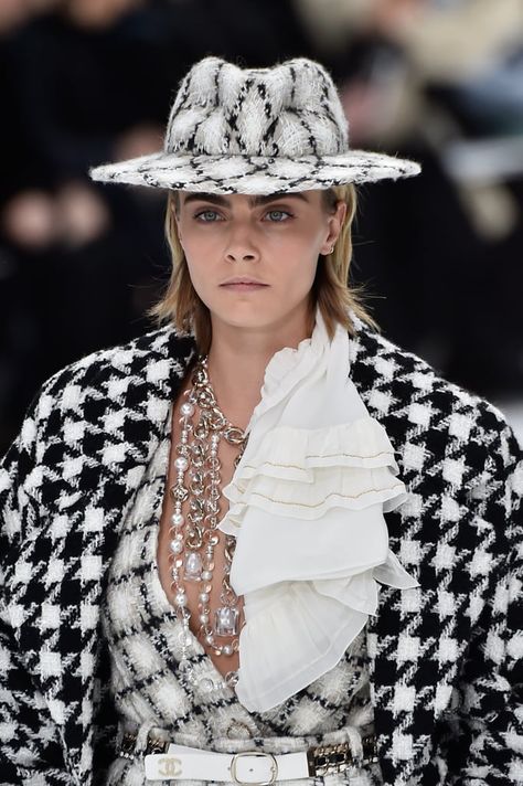 Chanel Tweed Hats Fall 2019 Embroidery Engagement, Chanel Fall 2019, Crown Embroidery, Chanel 2019, Tweed Hat, Moda Chanel, Chanel Bracelet, Chanel Fashion Show, Bride Crown