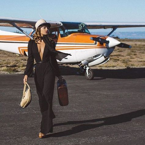 Plane Photoshoot, Airplane Style, Plane Photos, Airplane Photography, Luxurious Lifestyle, Airplane Art, Casual Outfit Inspiration, Wideleg Pants, Prom Photos