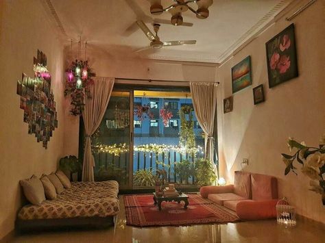 Floor Sitting Living Room, Floor Seating Living Room, Trunk Or Treat Ideas, Indian Living Room, Indian Room Decor, Indian Bedroom Decor, Simple Living Room Decor, Colourful Living Room Decor, Indian Living Rooms