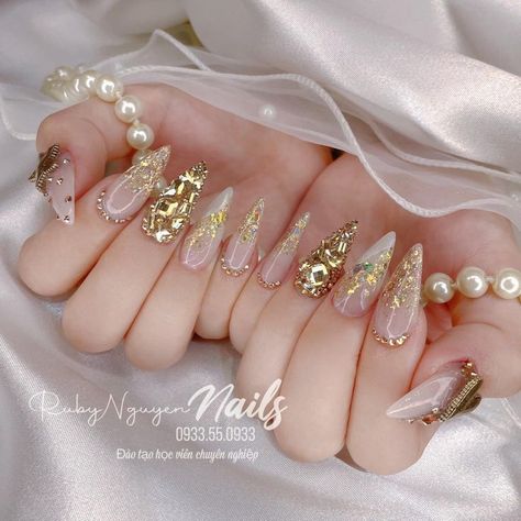 #fashion,#nails,#nailart,#nailinspiration Gold Sparkle Nails, Kpop Oc, Angel Nails, Asian Nails, Spring Nail Designs, Nail Box, Brighter Days, Sparkle Nails, Glam Nails