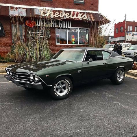 Chevrolet Chevelle 1969, 1969 Chevy Chevelle, Restaurant Classic, 1969 Chevelle, 70s Muscle Cars, Classic Cars Chevy, Chevy Chevelle Ss, Old Muscle Cars, Car Apparel