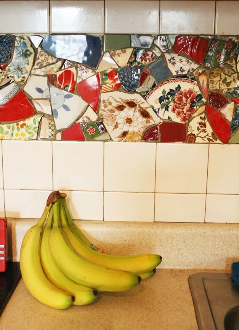 Thrift Store Plates used to make a mosaic backsplash. Mosaic Countertop Kitchen, Diy Mosaic Backsplash Kitchen, Broken Plate Backsplash, Broken China Backsplash, Funky Backsplash, Bathroom Vanity Backsplash Ideas, Vanity Backsplash Ideas, Vintage Kitchen Backsplash, Mosaic Countertop