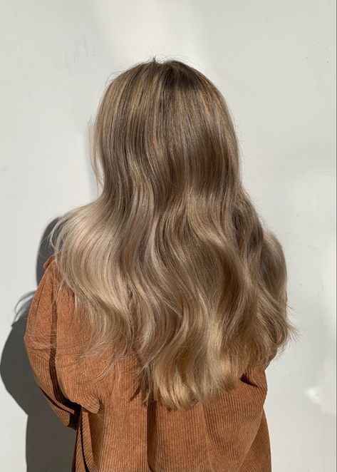 Balayage, Light Brown Shadow Root Blonde, Dark Blonde Hair Solid Color, Soft Balayage Blonde Natural, Dark Sandy Blonde Hair Balayage, Soft Blond Balayage, Cuts For Long Straight Hair, Ashy Honey Blonde Hair, Level 7 Hair Color Blonde