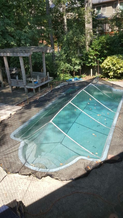 Leaf net swimming pool Diy Inground Pool Cover, Pool Protection, Pool Tent, Inground Pool Covers, Pool Canopy, Pool Plans, Pool Cleaning Tips, Pool Alarms, Pool Nets