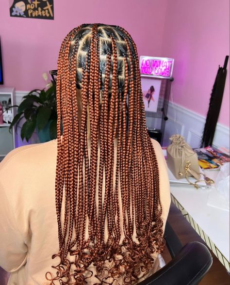 Curls At The End Of Box Braids, Short Medium Box Braids With Curly Ends, Box Braid With Curls At The End, Box Braid Curled Ends, Medium Knotless Curls At The End, Smeduiem Knotless With Curls At The End, Knotless Braids With Curls At The End, Knotless With Curly Ends, Knotless Box Braids Medium With Curls