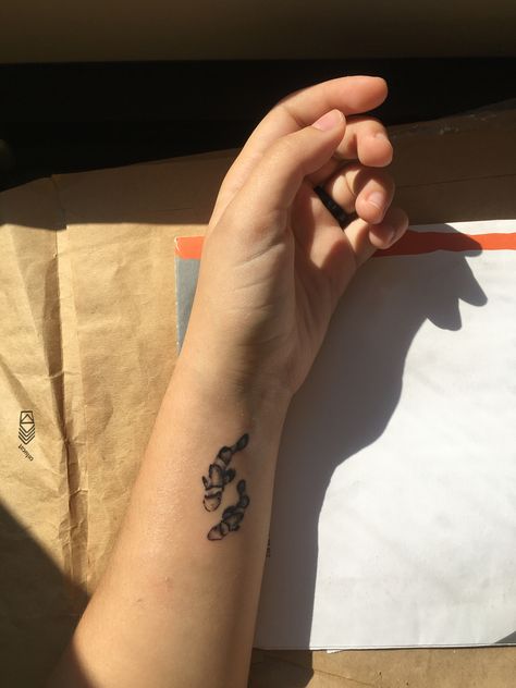 Small Fish Tattoos Simple, Delicate Fish Tattoo, Clownfish Tattoo Black, Clownfish Tattoo, Finding Nemo Tattoo, Clown Fish Tattoo, Ocean Fish Tattoo, Small Fish Tattoos, Beach Inspired Tattoos