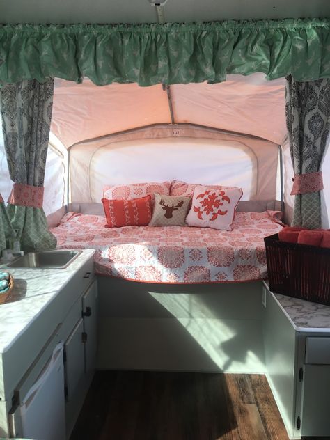 Camper Mattress, Pop Up Campers, Glamour Camping, Popup Camper Remodel, Pop Up Tent Trailer, Camper Remodeling, Vintage Camper Interior, Camper Build, Camper Beds