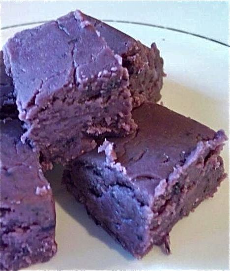 Blueberry Fudge | #glutenfree Christmas Fudge, Essen, Blueberry Fudge, Fudge Flavors, Oh Fudge, Fudge Bars, Fudge Recipes Easy, Chocolate And Peanut Butter, Candy Recipes Homemade