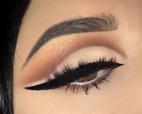 Brown & cream cut crease Smokey Cut Crease Eye Makeup, Eyeshadow Looks Cut Crease, Nude Cut Crease Makeup, Cream Eyeshadow Looks, Natural Cut Crease Makeup, Brown Cut Crease Eyeshadow, Full Cut Crease Eye Makeup, Half Cut Crease Eye Makeup, Brown Cut Crease