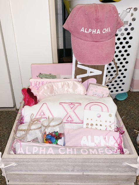 Sorority Box Ideas, Sorority Crate Ideas, Pink Big Little Basket, Alpha Phi Big Little Baskets, Kappa Delta Big Little Basket, Big Baskets Sorority, Big Little Sorority Baskets, Sorority Big Little Baskets Ideas, Chi Omega Big Little Basket