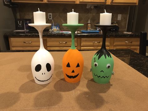 Wine Glass Halloween Crafts, Wine Glass Candle Holder Christmas, Diy Halloween Wine Glasses, Dollar Tree Wine Glass Crafts, Fall Wine Glasses Diy, Halloween Wine Glasses Diy, Fall Wine Glasses, Halloween Wine Glasses, Fall Jars