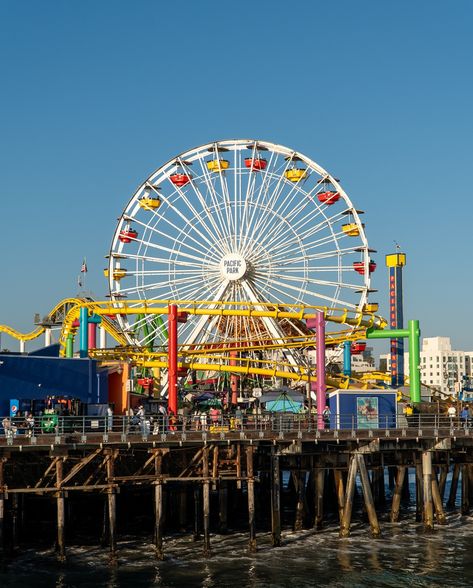 Photos from a magical sunset at Santa Monica Pier 🌴🎡🌅 Santa Monica Pier Aesthetic, Magical Sunset, Santa Monica Pier, Santa Monica, Christmas, Travel, Quick Saves