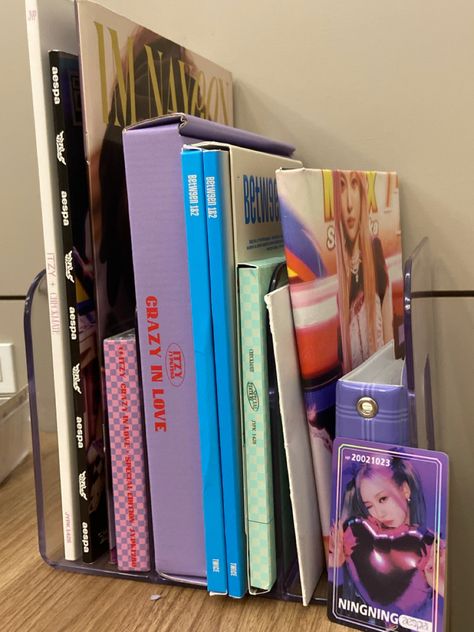 Kpop Album Unboxing, Album Organizer, Itzy Moodboard, Kpop Unboxing, Kpop Album Collection, K Pop Collection, Kpop Room Ideas, Ikea Cart, Kpop Shelf