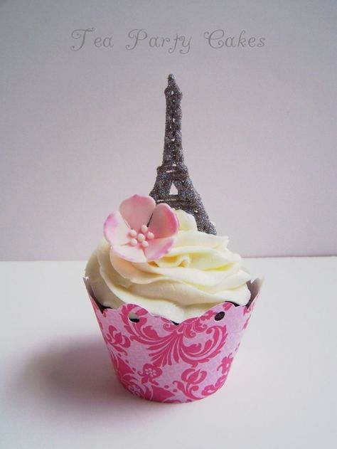 ~Magnifique~ Cupcakes perfect for a person --- who loves Paris and the Eiffel Tower. The Eiffel Tower is a piped chocolate transfer covered in edible disco dust. Paris Cupcakes, Paris Desserts, Paris Themed Cakes, Cake Paris, Paris Theme Wedding, Paris Cakes, Spring Cupcakes, Paris In Spring, Tea Party Cake