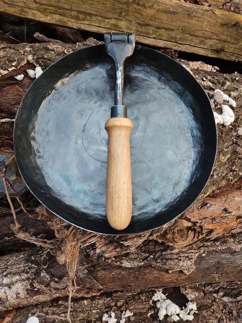 Blacksmith Pendant, Bushcraft Cabin, Cowboy Casserole, Primitive Survival, Bushcraft Gear, Eating Utensils, Camping Items, Camping Games, Custom Knife