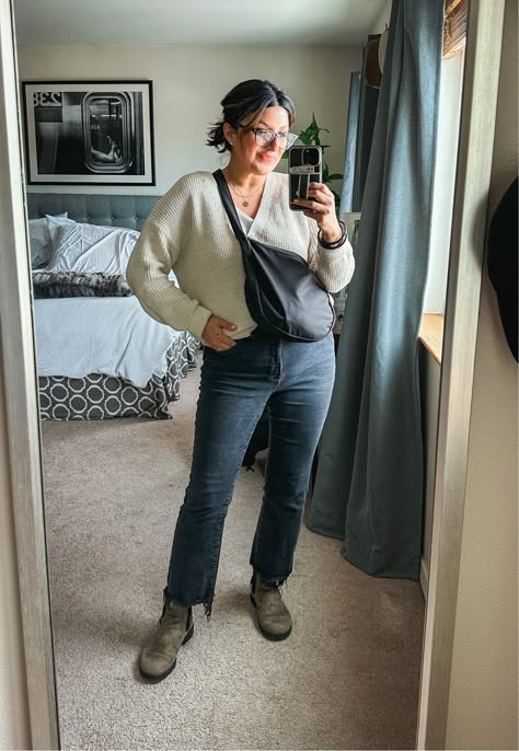 Women’s Outfits With Blundstones, Blundstone Outfit 2023, High Top Blundstone Outfit, Blind Stone Boots Outfit, Blundstone Winter Outfit, Blundstone High Top Boots Outfit, Blundstones With Jeans, Fall Blundstone Outfits, Womens Blundstone Boots Outfit