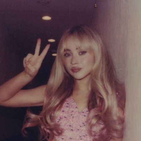 Pink Aesthetic Celebrities, Aesthetic Pink Pfp, Sabrina Icons, Celeb Icons, Sabrina Carpenter Album, Pink Pfp, Girl Meets World, Girl Crushes, Fav Celebs