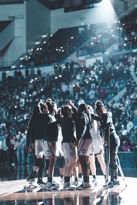 Basketball Women Aesthetic, Womens Basketball Wallpaper, Uconn Womens Basketball Wallpaper, Womens College Basketball, Uconn Wallpaper, Wbb Aesthetic, Womens Basketball Aesthetic, Uconn Aesthetic, Wnba Aesthetic