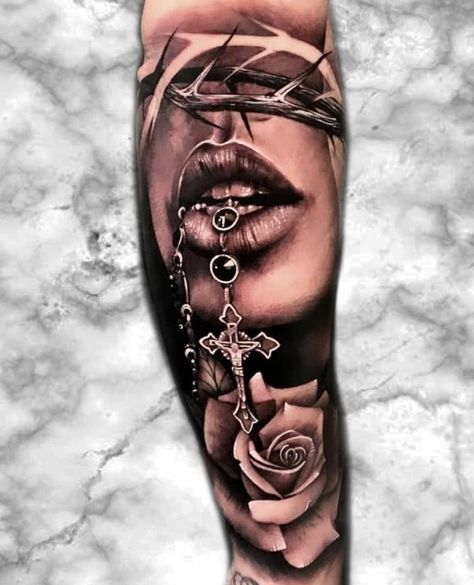 Aggressive Tattoo For Men, Forearm Tattoo Women Rose, Tattoo Ideas Men Forearm, Realism Tattoo Sleeve Women, Gangsta Tattoos For Women, Chicano Tattoos For Women, Traditional Tattoo Arm, Tattoo Bein Frau, Forearm Tattoo Designs