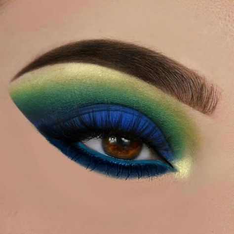 Eye Makeup Mary Kay Eye Makeup, Peacock Makeup, Makeup Charts, Makeup Skills, Good Makeup, Makeup Over 50, Makeup 2018, Purple Eye Makeup, Colourful Hair