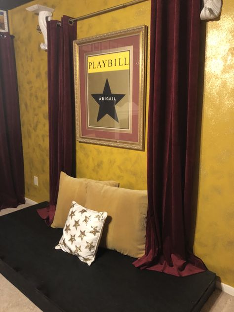 Broadway Themed Bedroom Ideas, Theater Themed Bedroom, Hamilton Bedroom, Theatre Bedroom, Broadway Classroom Theme, Broadway Inspired Bedroom, Hamilton Room Decor, Theater Bedroom Ideas, Broadway Bedroom