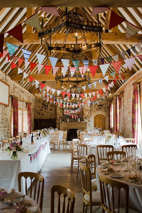 Wedding Bunting Ideas Decor Decoration http://www.ireneyapweddings.com/ Wedding Bunting Ideas, Rustic Style Bedroom, Wedding Bunting, Surprise Az, Circus Birthday Party, Pennant Flags, Sustainable Wedding, Eco Friendly Decor, Eco Friendly Wedding