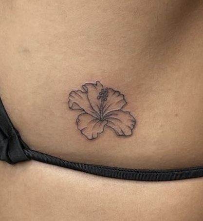 Side Of Shoulder Tattoos, Hibiscus Lower Back Tattoo, Dominican Flower Tattoo, Moana Flower Tattoo, Hip Crease Tattoo, Tattoo On Strechmark, Hibiscus Tattoo Behind Ear, Hibiscus Tattoo Hip, Habisquis Flower Tat