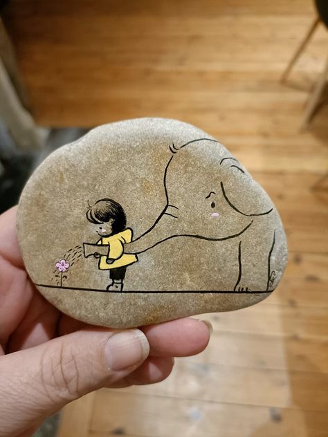 Diy Rock Art, Stone Art Painting, Painted Rocks Craft, Painted Rocks Diy, Rock Painting Patterns, Rock Painting Designs, Stone Crafts, Garden Art Sculptures, Rock Painting Art