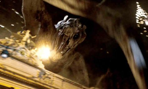 Cloverfield Movie, Cloverfield Monster, Cloverfield 2008, Standing Fans, Matt Reeves, Movie Blog, Fan Theories, Alien Vs, Twilight Zone