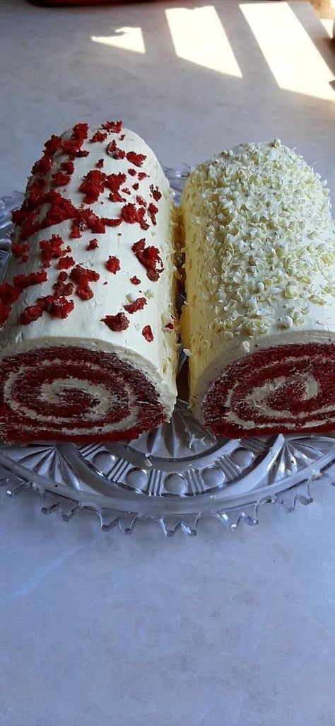 Red Velvet Roulade, Red Velvet Swiss Roll, Cake Roll Recipes, Swiss Roll, How To Double A Recipe, Cake Roll, Rolls Recipe, Red Velvet, Cocoa