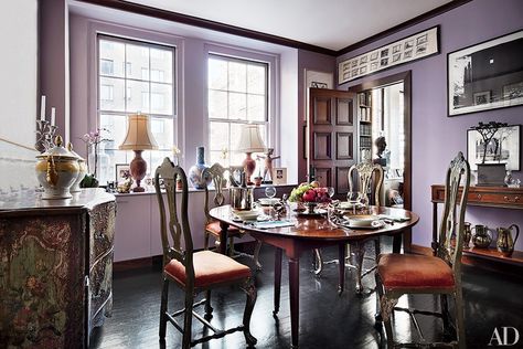 Purple Bedroom Design, Purple Dining Room, Dining Room Paint Colors, Purple Bedrooms, Dining Room Paint, Manhattan Apartment, Purple Rooms, Purple Decor, Traditional Dining Room