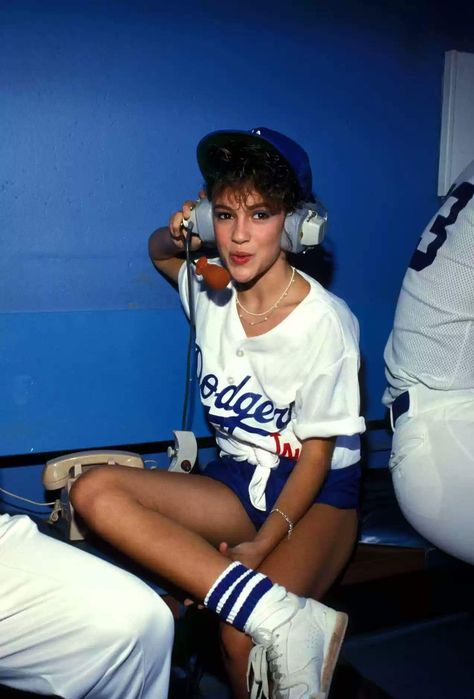 young alyssa 80s Stars Women, 80s Tomboy, Alyssa Milano Young, 80s Outfits Women, Allysa Milano, 90s Hollywood, 80s Fits, 1980s Makeup, Kathy Smith