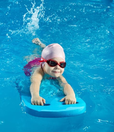 Swimming Teacher, Learn Swimming, Learning To Swim, Swimming Photos, Learn To Swim, Baby Swimming, Swim Lessons, Kids Swimming, Indoor Pool