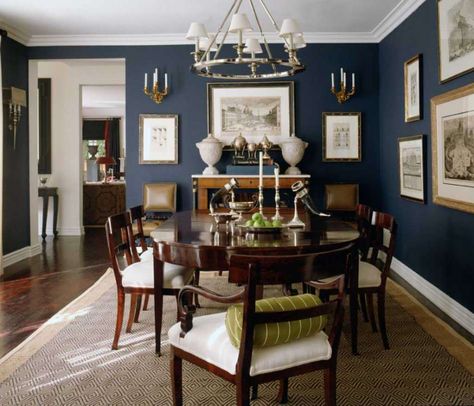 Decorating tips from Mary McDonald Dark Blue Dining Room, Blue Dining Room Walls, Navy Dining Room, Dining Room Navy, Blue Dining Room, Dark Dining Room, Dining Room Paint Colors, Putz House, Dining Room Inspo