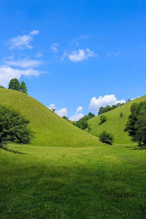 Church Backgrounds, Beautiful Scenery Pictures, Blue Sky Background, Green Hills, Beautiful Fantasy Art, Beautiful Nature Scenes, Nature Aesthetic, Green Grass, Fantasy Landscape