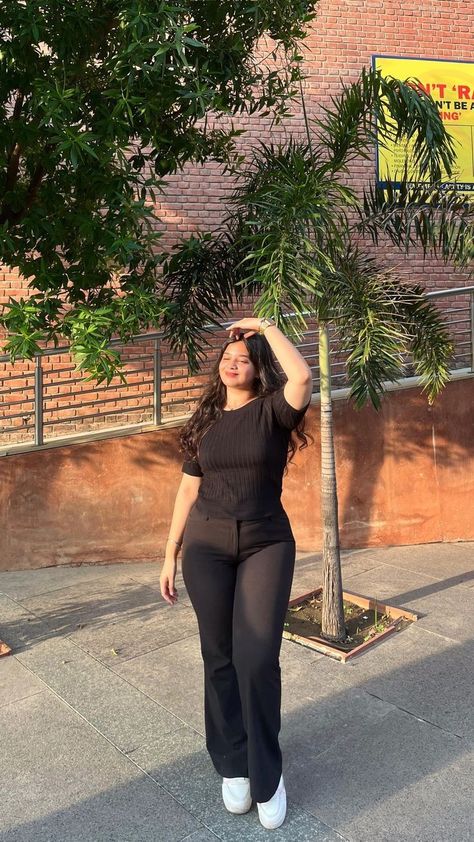 Curvy Aesthetic Outfits, Curvy Poses, Chubby Outfit Ideas, Chubby Girl Outfits, Curvy Casual Outfits, Neat Casual Outfits, Chubby Fashion, Everyday Fashion Outfits, Quick Outfits