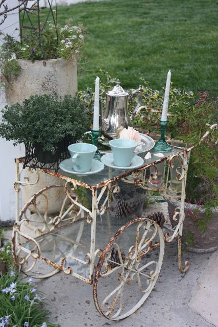 Cocina Shabby Chic, Shabby Chic Decorating, Tea Cart, Estilo Shabby Chic, Areas Verdes, Shabby Chic Room, Shabby Chic Dresser, Decor Shabby Chic, Have Inspiration