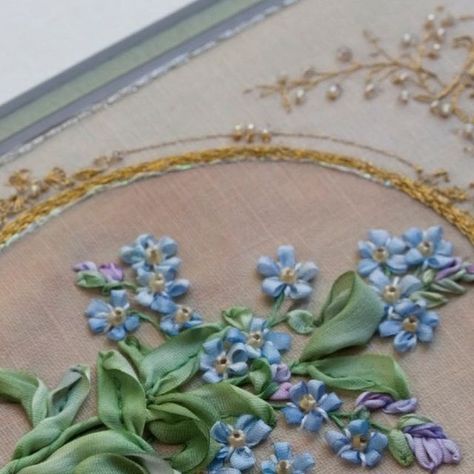 Di van Niekerk~Embroidery Art on Instagram: "A closer look at the details of my beautiful Myosotis kit… Forget-me-nots are close to my heart as you can tell from the dicraft logo✨ they are symbol of remembrance and true love. This kit is a joy to create and is available from @inspirationsstudios via the link below👇 https://www.inspirationsstudios.com/product/myosotis-i119-kit/ (🔗 link in stories/highlights) Enjoy🧵🪡" Forget Me Not Embroidery, Embroidery Pictures, Boro Sashiko, Van Niekerk, Pretty Fonts, Forget Me Nots, Handmade Embroidery, Embroidery Inspiration, Ribbon Embroidery