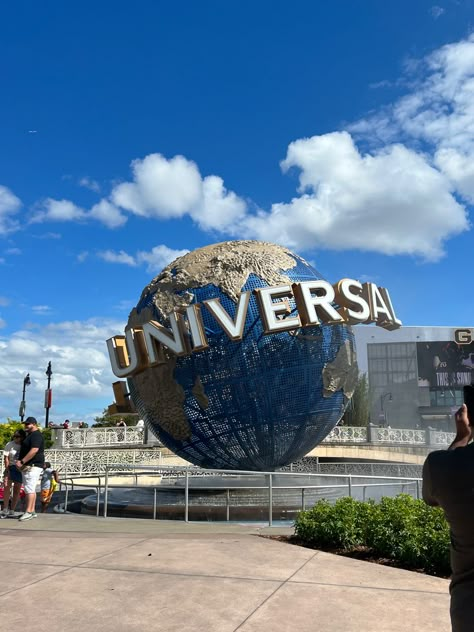 #universalstudios Universal Orlando Pictures, Couple Visionboard, Psa Campaign, Greed Aesthetic, Singapore Vacation, Miss Florida, Disney World Rides, Miami Orlando, Los Angeles Travel