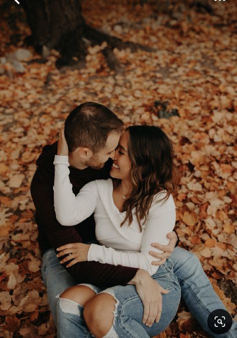 Late Fall Couple Photoshoot, Engagement Photos Ideas Romantic Couple Photography, Unique Couple Poses Photography, Engagement Photos Poses Plus Size, Legal Photoshoot, Fall Couples Photos, Couples Fall Photoshoot Picture Ideas, Cute Couple Photoshoot Poses, Fall Photoshoot Outfits Couples