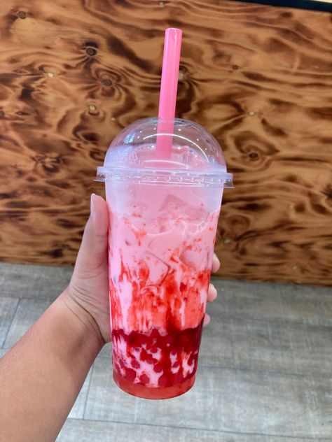 Strawberry milk, tea, strawberry syrup, and strawberry popping balls Strawberry Milk Tea, Strawberry Latte, Milk Tea Boba, Milk Strawberry, Fun Drink Recipe, Strawberry Tea, Ice Milk, Bubble Milk Tea, Strawberry Syrup