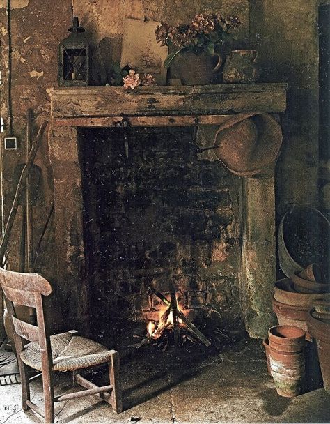 Robert Hadley : Photo Old Cottage Living Room, Old Farmhouse Fireplace, Rustic Cottage Living Room, Rustic Cottage Interiors, Cottage Fireplace, Cottage Living Room, Witch Cottage, Rustic Home Interiors, Photo Deco