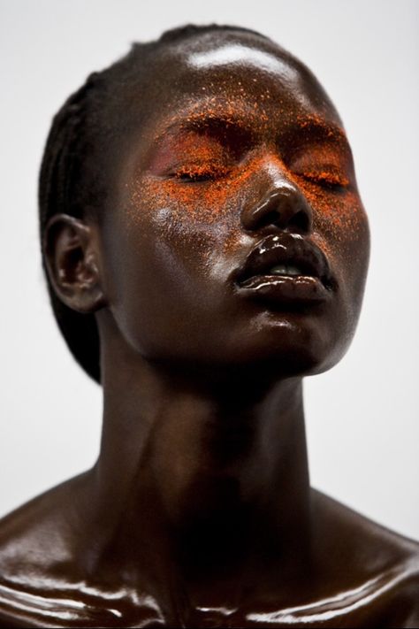 FOLLOW-🌼🌹R A N T I🌹🌼 for more. Editorial Make-up, Fashion Fotografie, Afrique Art, Eyes Closed, Beauty Shoot, Editorial Makeup, African Beauty, Beauty Editorial, Creative Makeup