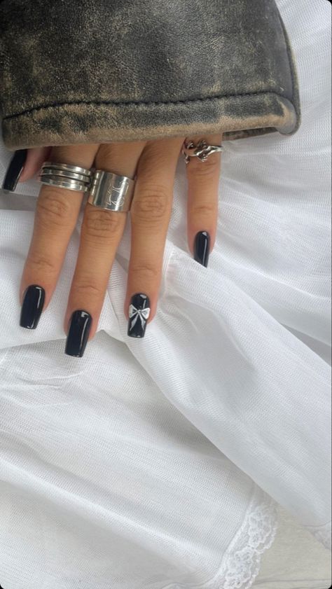 Acrylic Nails Dark Blue Design, Deftones Nails Aesthetic, Navy Blue Nail Art Designs, Dark Xmas Nails, Navy Blue Nails With Design, Navy Blue Nails Ideas, Dark Blue Nails Ideas, Blue Nails Simple, Dark Blue Nails With Design