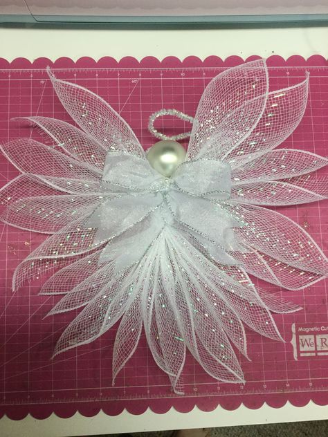 Another deco mesh Angel that I made. Mesh Angels, Ribbon Angels, Angel Wing Crafts, Diy Christmas Crafts To Sell, Diy Christmas Angel Ornaments, Mesh Crafts, Holiday Crafts Decorations, Angel Wreath, Christmas Angel Crafts