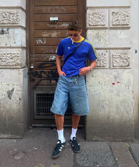 Europe Fall Outfits, Trendy Boy Outfits, Street Fashion Men Streetwear, Mens Outfit Inspiration, Mens Fashion Streetwear, Cool Outfits For Men, Fendi Shoes, Men Fashion Casual Outfits, Streetwear Men Outfits